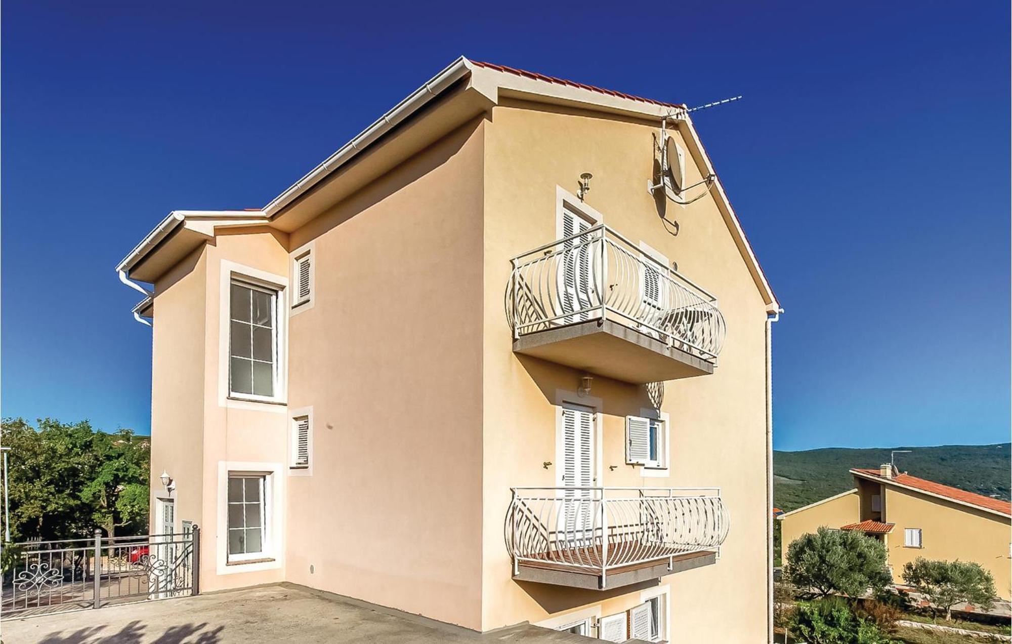 Stunning Apartment In Kornic With House Sea View Exterior foto