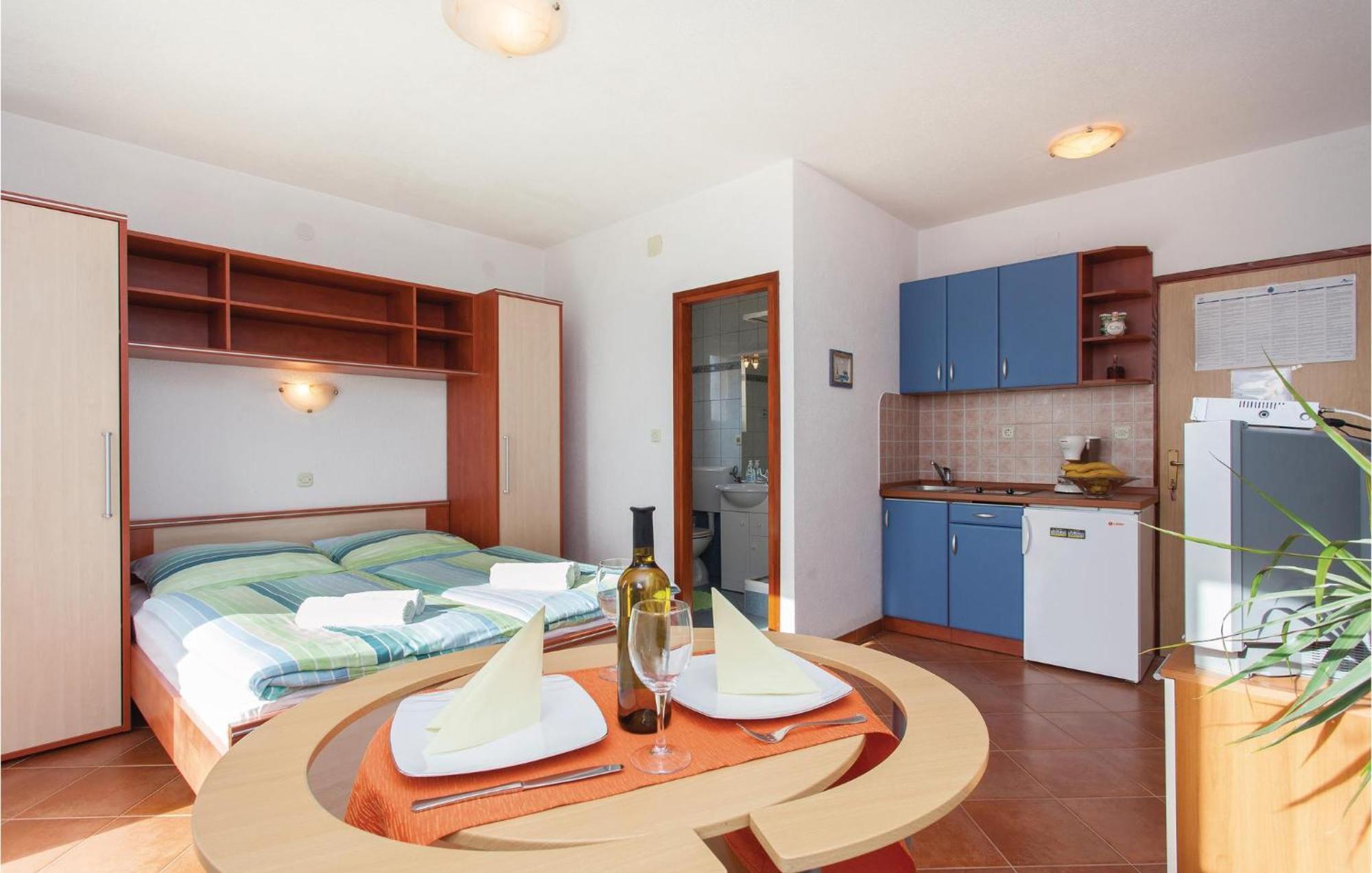 Stunning Apartment In Kornic With House Sea View Exterior foto